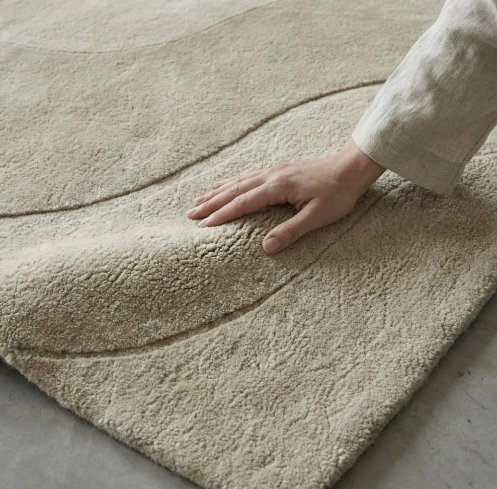 Handmade Wool Area Rug: Modern Abstract Wave Design